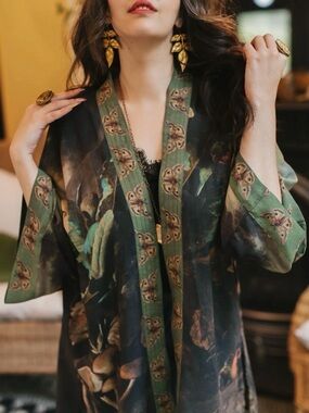 Market of Stars Heartwork Mid-length Green & Black Floral Kimono Robe